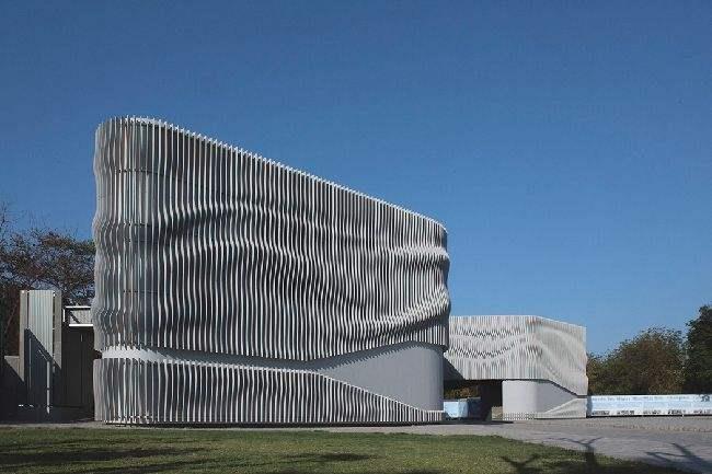 运城浅谈现代建筑采用网架结构安装的主要优势和应用